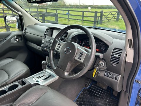 Nissan Navara 2.5 dCi Tekna Auto 4WD Euro 5 4dr 17