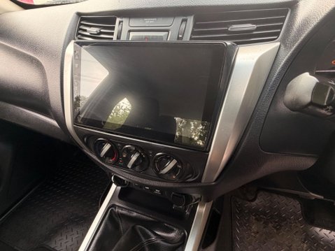 Nissan Navara DCI VISIA 4X4 SHR KCB 28