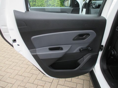 Dacia Duster 1.6 SCe Essential Euro 6 (s/s) 5dr 44
