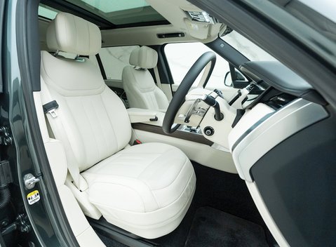 Land Rover Range Rover P440e Autobiography LWB PHEV 10