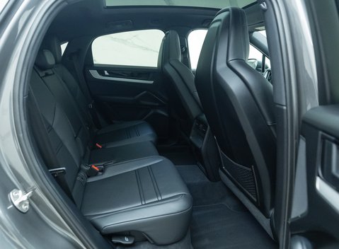 Porsche Cayenne E-HYBRID coupe 18