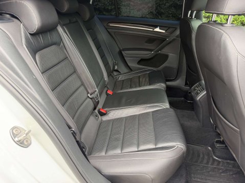 Volkswagen Golf 2.0 Golf R TSi 4Motion Semi-Auto 4WD 5dr 28