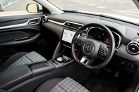 MG ZS SE 4