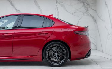 Alfa Romeo Giulia QUADRIFOGLIO 40