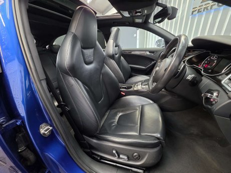 Audi RS4 4.2 FSI V8 Estate 5dr Petrol S Tronic quattro Euro 5 (450 ps) 3