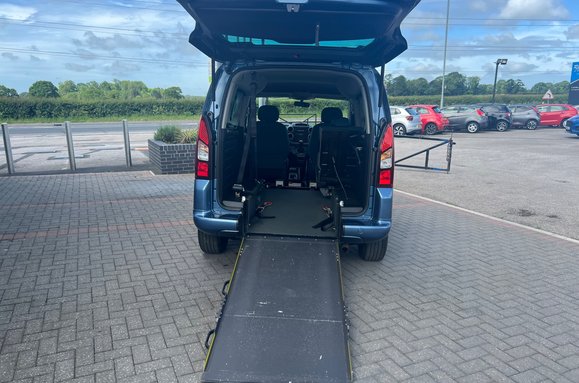 Citroen Berlingo Multispace 1.6 BlueHDi Feel Multispace MPV Wheel Chair Ramp 32