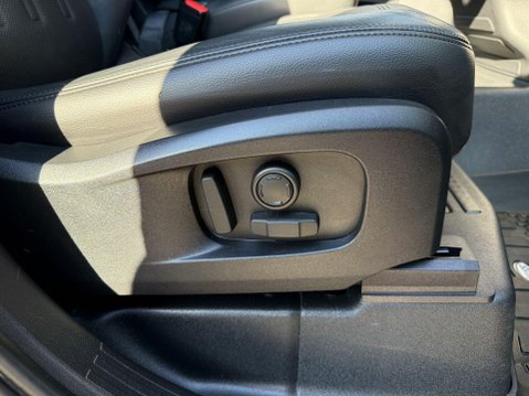Land Rover Defender HARD TOP SE MHEV 32