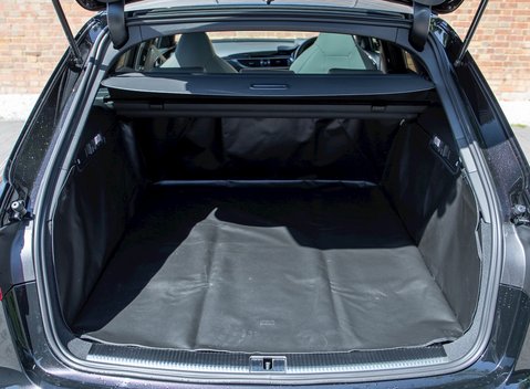 Audi RS6 Avant Performance 30