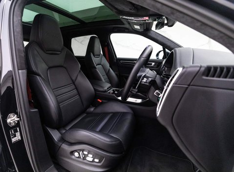 Porsche Cayenne TURBO S 6