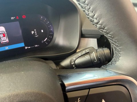 Volvo XC40 2.0 B4 MHEV Plus Dark DCT Auto Euro 6 (s/s) 5dr 20