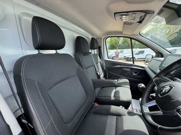 Renault Trafic LWB L2H1 Low Roof LL30 Extra Air Con Alloys Nav Sensors 16