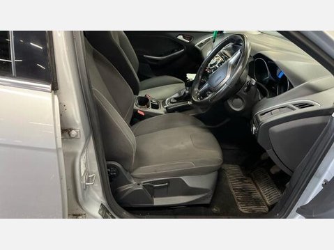 Ford Focus 1.0T EcoBoost Titanium Euro 5 (s/s) 5dr 6