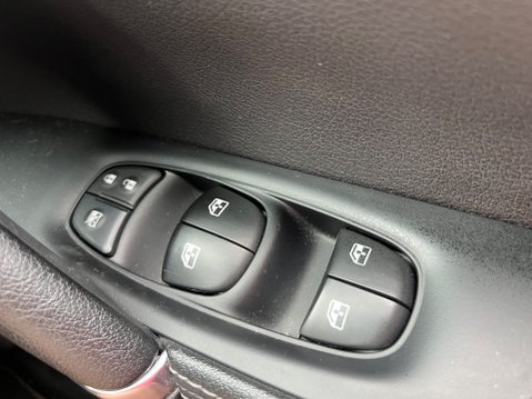 Nissan Qashqai 1.3 DIG-T TEKNA DCT AUTOMATIC 31