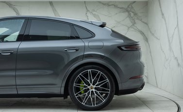 Porsche Cayenne E-HYBRID coupe 37