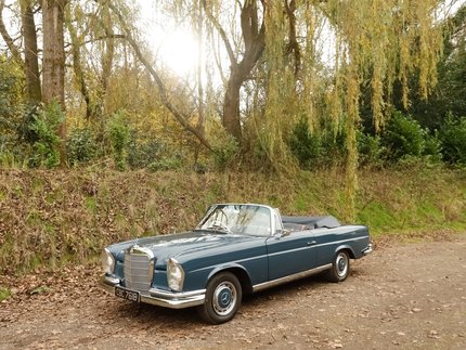 Mercedes-Benz W111 280SE Cabriolet 1