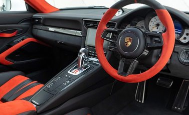 Porsche 911 GT2 RS (991) 5