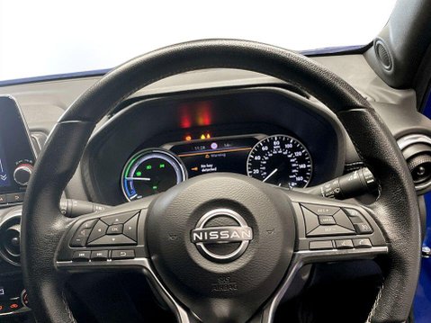 Nissan Juke 1.6 N-Connecta SUV 5dr Petrol Hybrid Auto Euro 6 (143 ps) Air Con - Alloys 13
