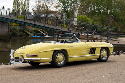 Mercedes-Benz SL Series 300SL Roadster 4