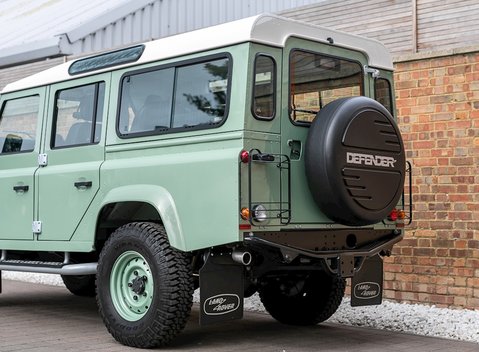Land Rover Defender 110 Heritage Station Wagon 22