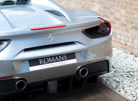 Ferrari 488 Spider 24