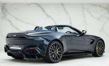 Aston Martin V8 Vantage Roadster 10