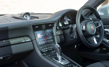 Porsche 911 (991.2) Turbo S 16