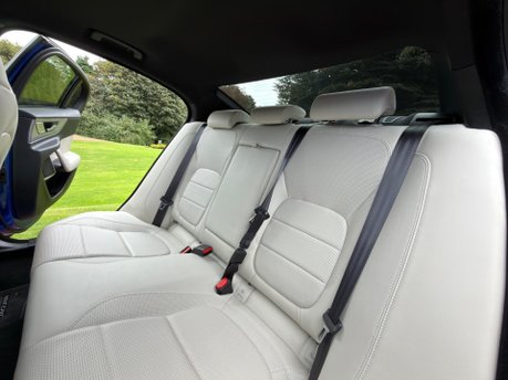 Jaguar XE R-DYNAMIC HSE 19