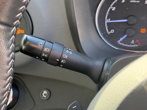 Toyota Yaris VVT-I ICON 15