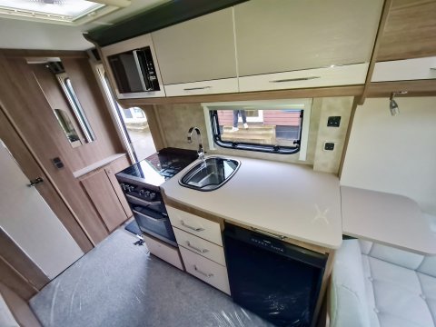 Coachman VIP 520 13
