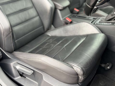 Volkswagen Golf 2.0 Golf R DSG 4WD 5dr 16
