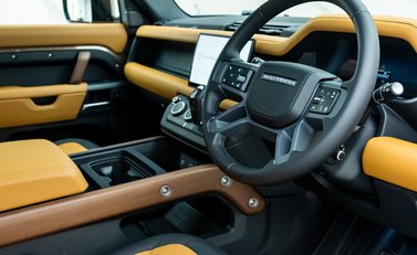 Land Rover Defender 110 X P400 10