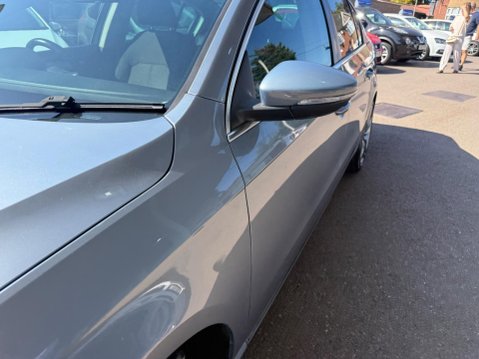 Volkswagen Passat 2.0 TDI BlueMotion Tech R-Line Euro 5 (s/s) 4dr 23