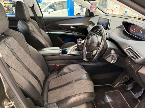Peugeot 5008 1.5 5008 Allure Blue HDi S/S 5dr 32