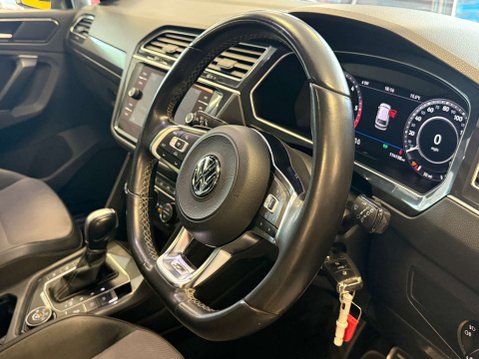 Volkswagen Tiguan 2.0 Tiguan R-Line TDI BlueMotion Technology 4Motion Semi-Auto 4WD 5dr 2