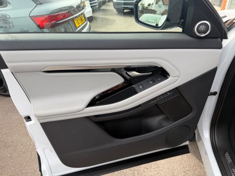 Land Rover Range Rover Evoque FIRST EDITION MHEV 39