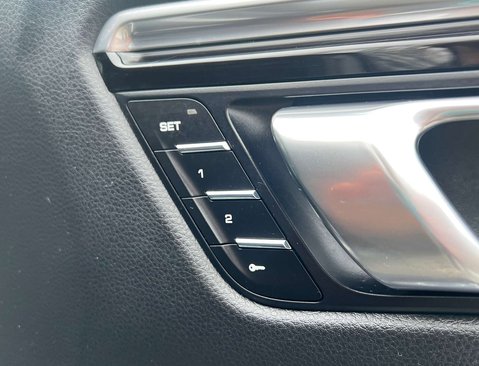 Porsche Macan 3.0 Macan S Semi-Auto 4WD 5dr 36