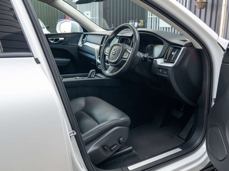 Volvo XC60 2.0 XC60 Momentum B4 MHEV AWD Auto 4WD 5dr 7
