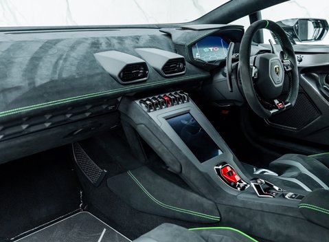 Lamborghini Huracan STO 16