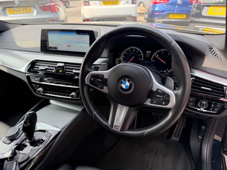 BMW 5 Series 520D M SPORT TOURING 32