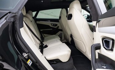 Lamborghini Urus V8 10