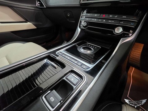 Jaguar XE 2.0i GPF R-Sport Auto Euro 6 (s/s) 4dr 31