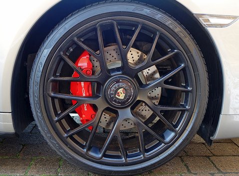 Porsche 911 (991) Carrera GTS 12