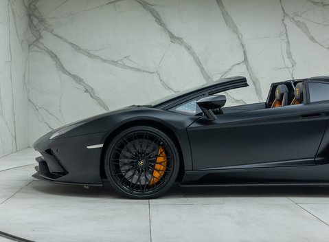 Lamborghini Aventador S LP 740-4 ROADSTER 40