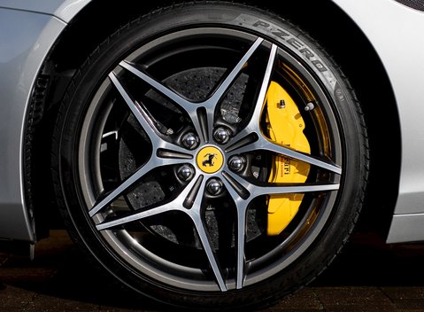 Ferrari California T 12