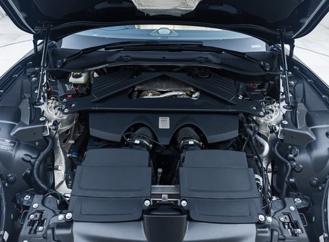Aston Martin DB12 Volante 43