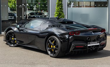 Ferrari SF90 Stradale 4