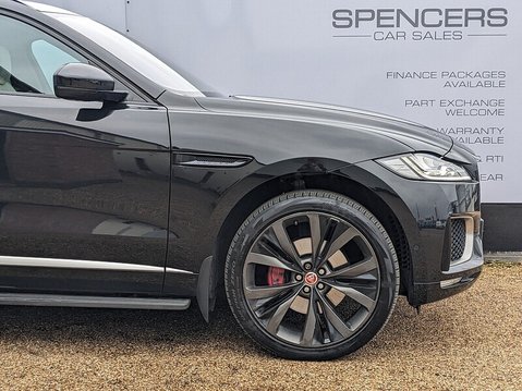 Jaguar F-Pace V6 FIRST EDITION AWD 11