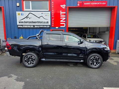 Toyota Hilux INVINCIBLE 4WD D-4D DCB Auto 4