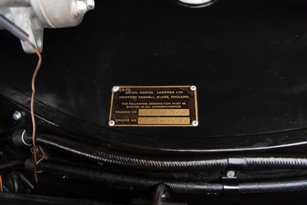 Aston Martin V8 Vantage ”Fliptail” Manual 37