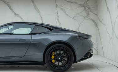 Aston Martin DB11 V8 31